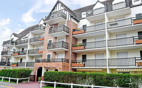 Front de Mer: Zone Résidentielle, Arbuste, Maison, Jardin, Domicile, Lot Terre, Toit, Ombre, Pelouse