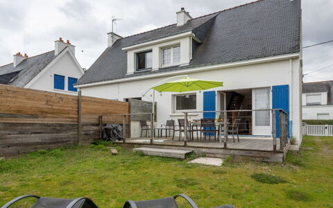 Penthievre: Nuage, Ciel, Propriété, Fenêtre, Lot Terre, Bâtiment, Herbe, Architecture, Maison, Mur