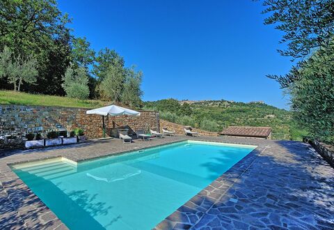 Villa Montalcino: Piscine, Propriété, Immobilier, Biens, Maison, Loisir, Bâtiment, Villa, Herbe, Arbre