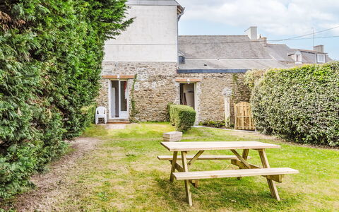 Dinard 120: Arbuste, Domicile, Chalet, Jardin, Pelouse, Biens, Arrière-Cour, Aménagement Paysager, Cour, Ferme