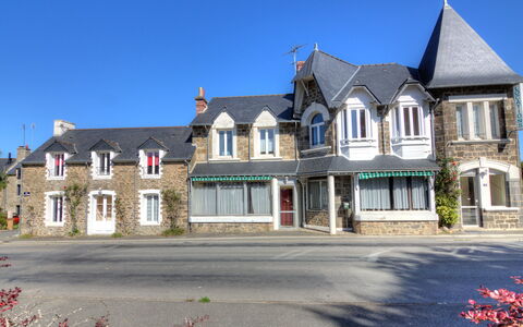 Dinard 120: Plante, Ciel, Fenêtre, Bâtiment, Maison, Architecture, Chalet, Façade, Point De Repère, Toit