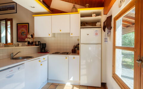 Club de la Voile: Cabinetry, Evier, Propriété, Évier, Comptoir, Robinet, Bois, Design Intérieur, Appareil De Cuisine, Cuisine