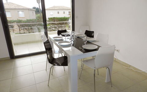 Lup - les Terrasses D'Alistro: Table, Meubles, Bâtiment, Chaise, Plante, Bois, Fenêtre, Design Intérieur, Sol, Sol