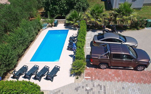 Zadar Bibinje 208: Propriété, Véhicule, Voiture, Herbe, Transport, Mode De Transport, Parking, Maison, Arbre, Zone Résidentielle