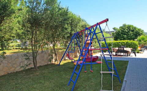 Zadar Bibinje 208: Terrain De Jeux, Équipement Extérieur Play, Espace Public, Balançoire, Établissements Humains, Ville, Toboggan, Des Loisirs, Arbre, Loisir