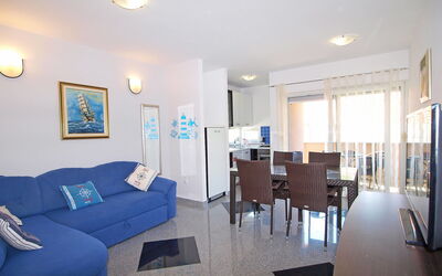 Marko 208.3: Pièce, Propriété, Meubles, Bâtiment, Design Intérieur, Salon, Immobilier, Sol, Maison, Plafond