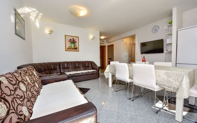 Marko 208.6: Pièce, Meubles, Propriété, Design Intérieur, Bâtiment, Immobilier, Chambre, Sol, Table, Salon