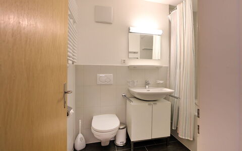 Chesa Islas: Luminaire Plomberie, Lavabo, Miroir, Robinet, Évier, Propriété, Salle De Bains, Bâtiment, Violet