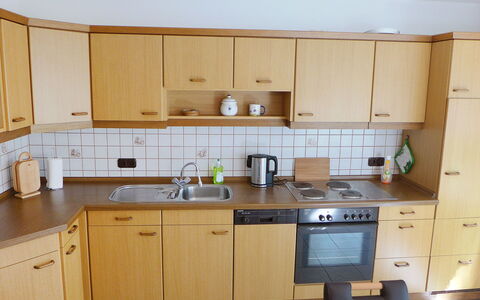Hage 180: Comptoir, Cabinetry, Evier, Évier, Propriété, Robinet, Bâtiment, Appareil De Cuisine, Cuisine, Cuisinière