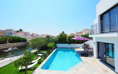 Norfeu: Propriété, Piscine, Bâtiment, Immobilier, Maison, Zone Résidentielle, Architecture, Recours, Appartement, Domicile
