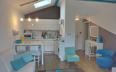 Capbreton 450: Table, Meubles, Bâtiment, Propriété, Canapé, Bleu, Bleu Azur, Maison, Chaise, Design Intérieur