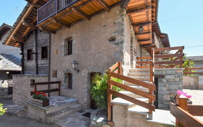 Fenis 100: Plante, Propriété, Ciel, Bâtiment, Bois, Mur, Espace Public, Zone Résidentielle, Chalet, Maison