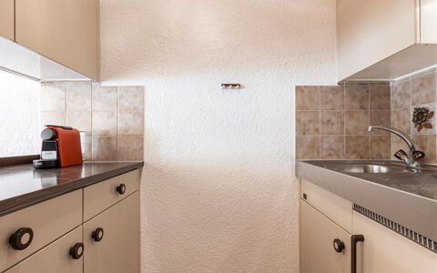 Atlantis Apartments by Mein Samnaun – Mo: Mur, Comptoir, Design Intérieur, Sol, Plafond, Cuisine, Sol, Luminaire Plomberie, Cabinetry, Pièce