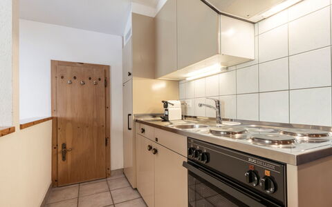 Atlantis Apartments by Mein Samnaun – Mo: Bois, Sol, Design Intérieur, Plafond, Cuisine, Principaux Appliance, Cabinetry, Sol, Pièce, Comptoir