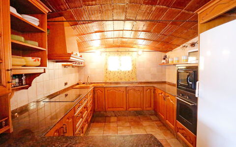 L'Aldea: Pièce, Propriété, Plafond, Bâtiment, Design Intérieur, Meubles, Sol, Maison, Domicile, Architecture