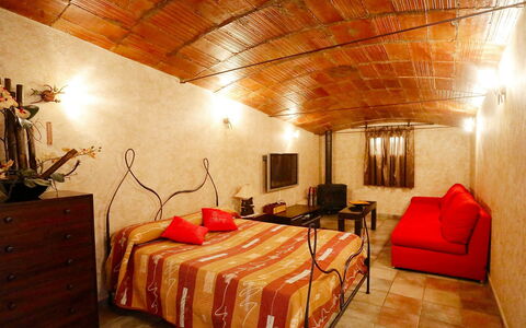 L'Aldea: Chambre, Lit, Pièce, Meubles, Propriété, Design Intérieur, Plafond, Bâtiment, Drap De Lit, Cadre De Lit