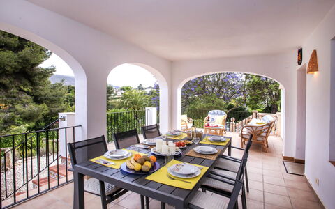 New Antoinette: Table, Design Intérieur, Plante, Sol, Ombre, Sol, Vaisselle, Immobilier, Salon, Porche