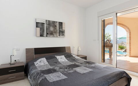 Capi: Chambre, Meubles, Propriété, Lit, Pièce, Drap De Lit, Cadre De Lit, Literie, Design Intérieur, Sol
