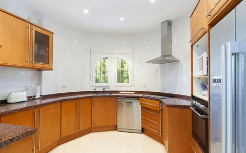 Capi: Comptoir, Pièce, Propriété, Meubles, Cabinetry, Cuisine, Bâtiment, Design Intérieur, Immobilier, Maison
