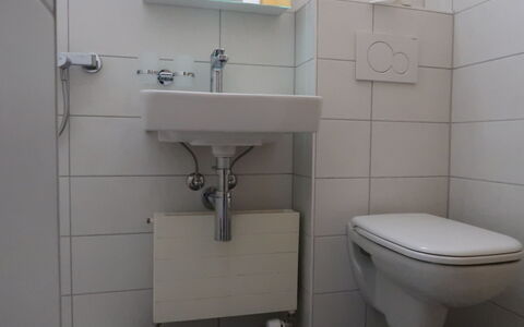 Tarcianne Apt A6: Propriété, Évier, Robinet, Miroir, Luminaire Plomberie, Salle De Bains, Lavabo, Violet, Design Intérieur, Sol