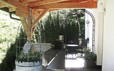 Schaller: Plante, Pot De Fleur, Bâtiment, Ombre, Plante D'Appartement, Porche, Immobilier, Paysage, Arbre, Teintes Et Ombres