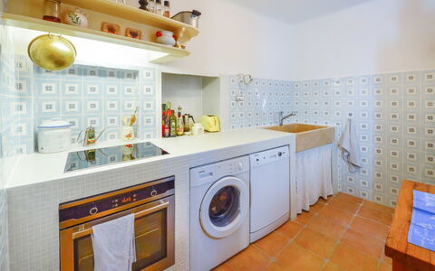 Dubravka: Buanderie, Cabinetry, Propriété, Machine À Laver, Sécheuse, Électroménager, Design Intérieur, Architecture, Sol, Principaux Appliance