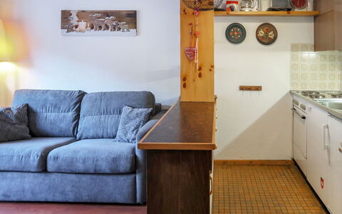 Nendaz 664: Evier, Cabinetry, Canapé, Propriété, Meubles, Comptoir, Appareil De Cuisine, Évier, Bleu Azur, Bois