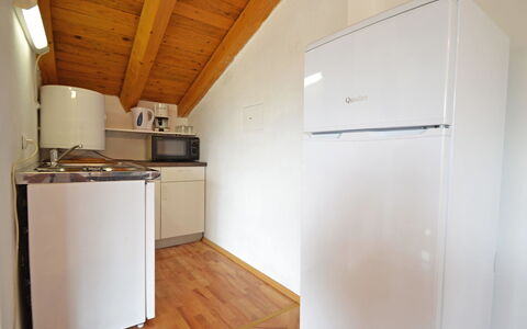 Anica: Cabinetry, Appareil De Cuisine, Bâtiment, Bois, Réfrigérateur, Sol, Électroménager, Maison, Sol, Cuisine