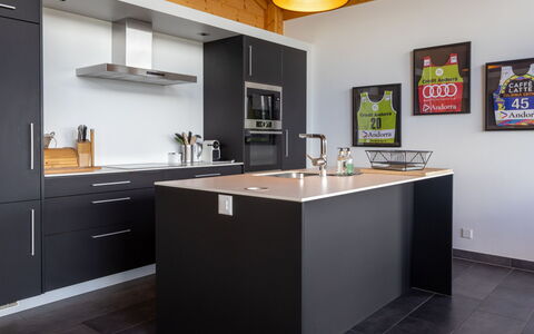 D'Arby: Cuisine, Comptoir, Cabinetry, Meubles, Appareil De Cuisine, Design Intérieur, Sol, Bois, Principaux Appliance, Plafond