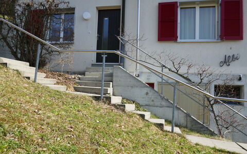 Chalet Albi: L'Eau, Ciel, Plante, Bâtiment, Nuage, Propriété, Piscine, Bleu Azur, Arbre, Ombre