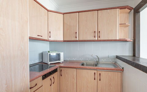 Monte Paraiso: Comptoir, Cabinetry, Evier, Propriété, Meubles, Évier, Bâtiment, Cuisine, Appareil De Cuisine, Cuisinière
