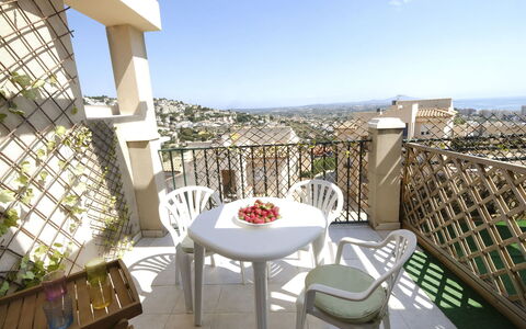 Peñiscola 48: Ciel, Table, Meubles, Propriété, Jour, Bleu Azur, Bâtiment, Tableau De Plein Air, Chaise, Design Intérieur