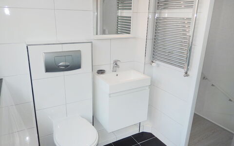 Noordwijk 350: Propriété, Luminaire Plomberie, Salle De Bains, Violet, Toilette, Siège De Toilette, Design Intérieur, Architecture, Sol