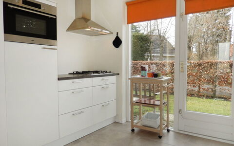 Noordwijk 450: Propriété, Cabinetry, Bâtiment, Rayonnage, Design Intérieur, Bois, Maison, Fenêtre, Sol, Électroménager