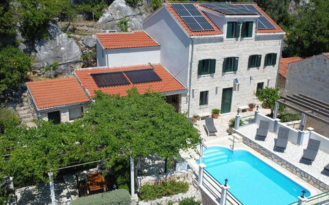 Anita: Zone Résidentielle, Piscine, Recours, Parapluie, Eco Hôtel, Biens, Ville Resort, Mobilier De Jardin, Villa, Hôtel