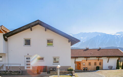 Mitzi: Ciel, Bâtiment, Plante, Propriété, Fenêtre, Porte, Maison, Montagne, Lot Terre, Chalet