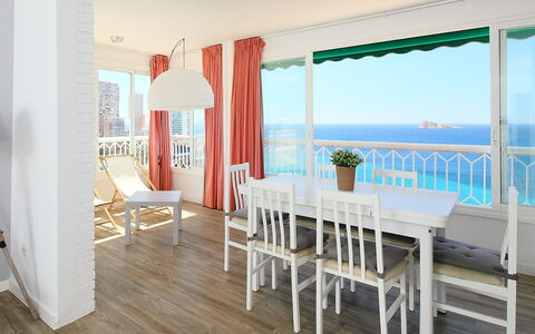 Benidorm 926: Pièce, Propriété, Meubles, Sol, Bâtiment, Design Intérieur, Maison, Table, Immobilier, Salle À Manger