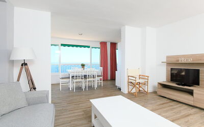 Torre Principado 926.1: Pièce, Meubles, Propriété, Design Intérieur, Salon, Bâtiment, Maison, Sol, Table, Plafond