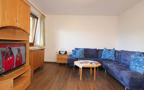 Aschau im Zillertal 330: Meubles, Cabinetry, Confort, Canapé, Bois, Design Intérieur, Sol, Canapé-Lit, Sol, Salon