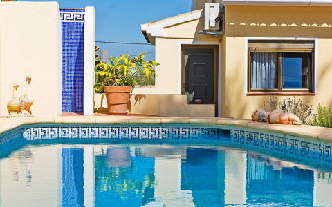 Ui-Tje: L'Eau, Plante, Propriété, Photographier, Bâtiment, Fenêtre, Bleu Azur, Piscine, Éclairage, Architecture