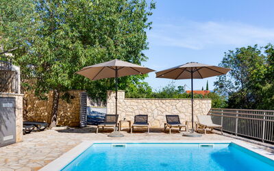 Maslenica 101: L'Eau, Plante, Propriété, Bleu, Piscine, Vert, Bleu Azur, Ciel, Arbre, Ombre