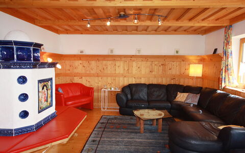 Almvilla: Propriété, Meubles, Éclairage, Bâtiment, Architecture, Bois, Design Intérieur, Sol, Mur, Salon