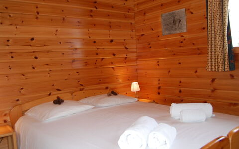 Chalet Boucaro: Bâtiment, Lumière, Bois, Textile, Design Intérieur, Orange, Confort, Maison, Sol, Sol