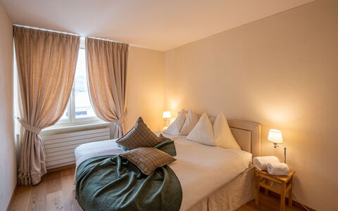 Chesa Crusch 7: Meubles, Propriété, Confort, Bâtiment, Bois, Textile, Lit, Éclairage, Design Intérieur, Sol