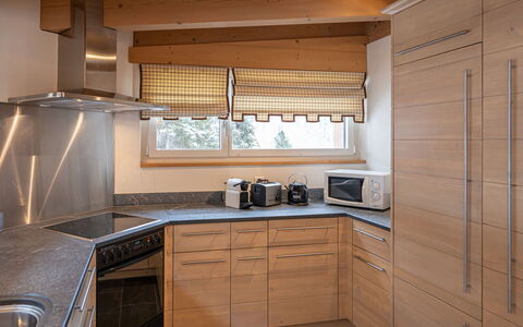 Chesa Crusch 7: Cabinetry, Comptoir, Evier, Propriété, Appareil De Cuisine, Cuisine, Évier, Cuisinière, Bois, Électroménager