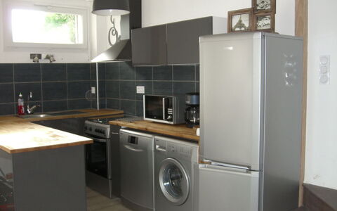 Maison les Oies: Cabinetry, Comptoir, Evier, Cuisinière, Appareil De Cuisine, Robinet, Cuisine, Électroménager, Le Fourneau, Éclairage