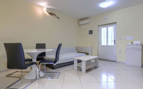 Mario 1: Sol, Sol, Meubles, Design Intérieur, Appartement, Plafond, Pièce, Canapé, Appareil Électronique, Salon