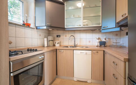Crikvenica Jadranovo 164: Cabinetry, Comptoir, Evier, Évier, Propriété, Meubles, Bâtiment, Cuisine, Cuisinière, Robinet