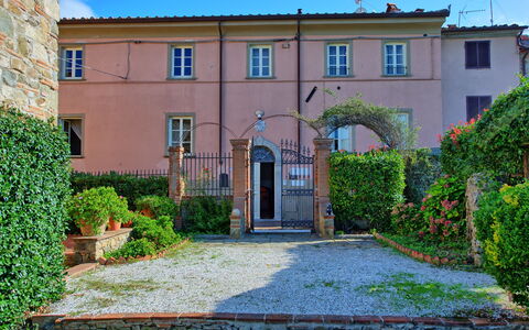 Il Gualdo: Propriété, Maison, Bâtiment, Immobilier, Domicile, Zone Résidentielle, Biens, Architecture, Quartier, Arbre