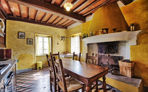 Il Gualdo: Propriété, Pièce, Bâtiment, Design Intérieur, Plafond, Meubles, Maison, Faisceau, Immobilier, Table